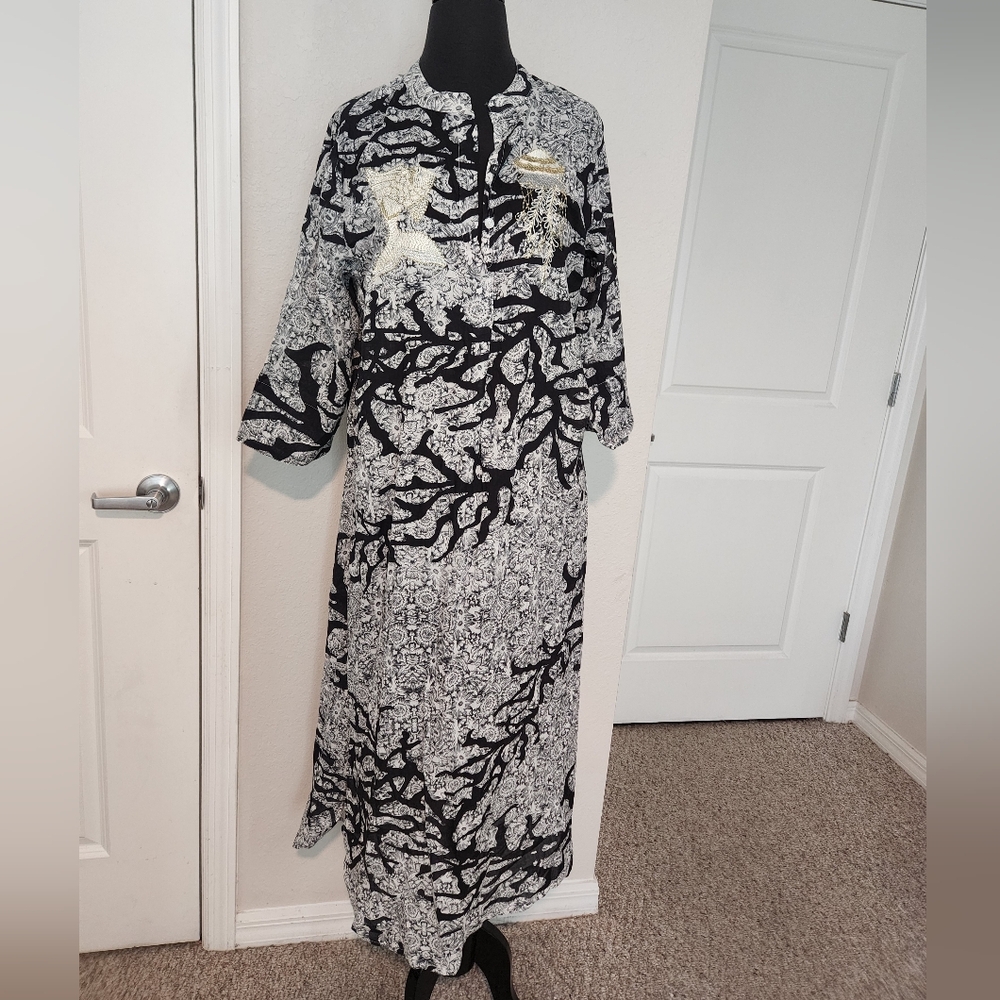 Elegant Black and White Long Sleeve Dress